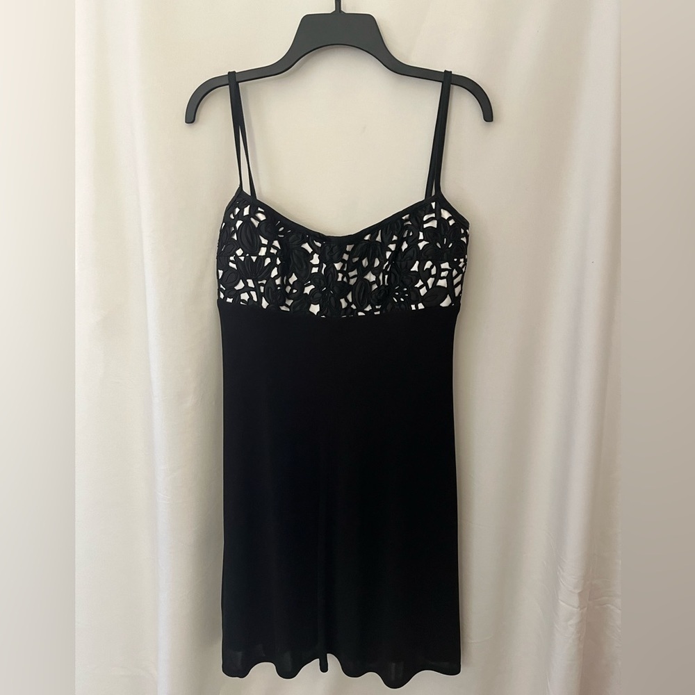 TADASHI SHOJI Women’s mini black and white cocktail dress. Size 12